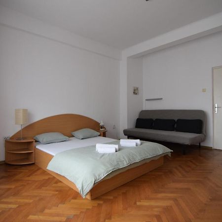 Resedinta Lui Calin - Downtown Park Cismigiu Apartment บูคาเรสต์ ภายนอก รูปภาพ