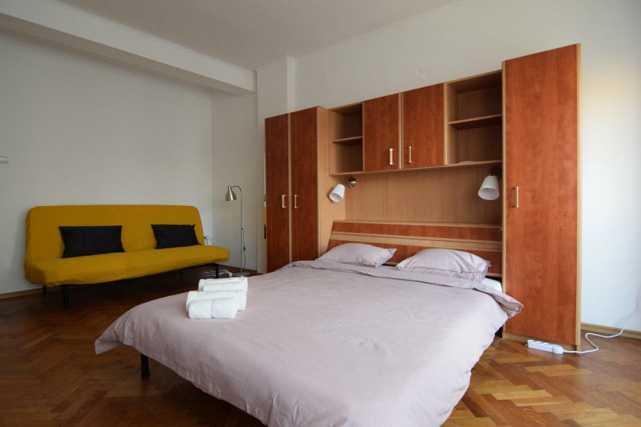 Resedinta Lui Calin - Downtown Park Cismigiu Apartment บูคาเรสต์ ภายนอก รูปภาพ