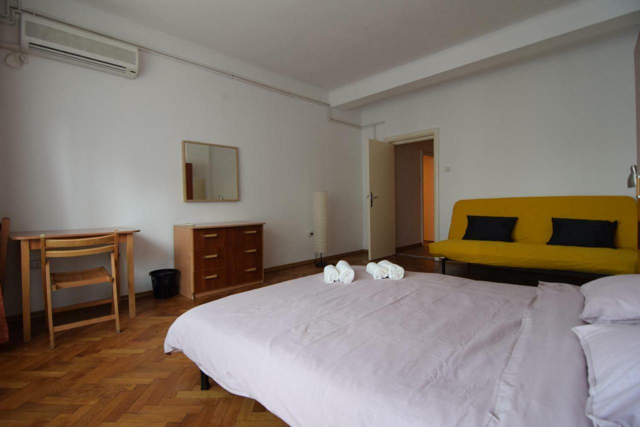 Resedinta Lui Calin - Downtown Park Cismigiu Apartment บูคาเรสต์ ภายนอก รูปภาพ