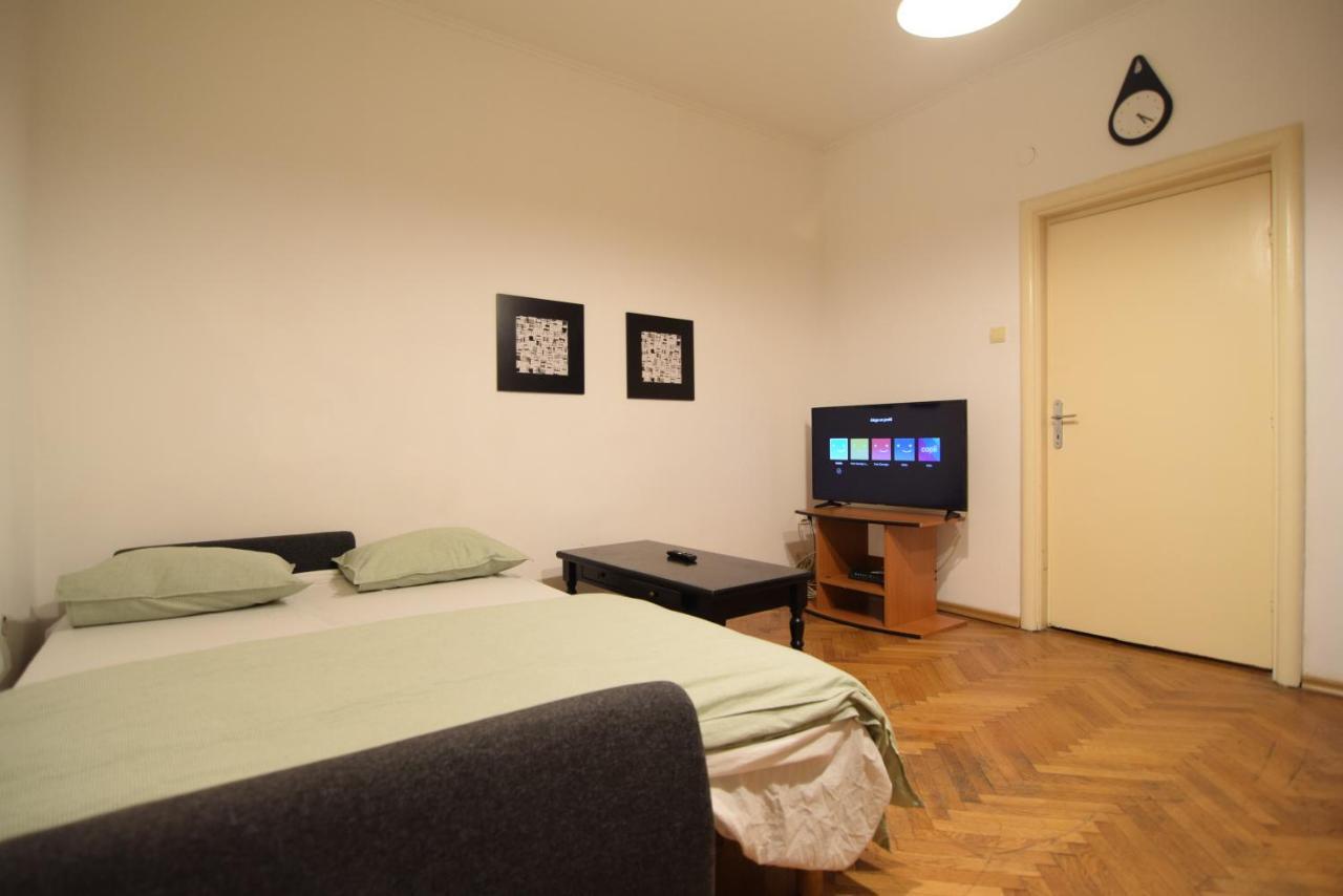 Resedinta Lui Calin - Downtown Park Cismigiu Apartment บูคาเรสต์ ภายนอก รูปภาพ