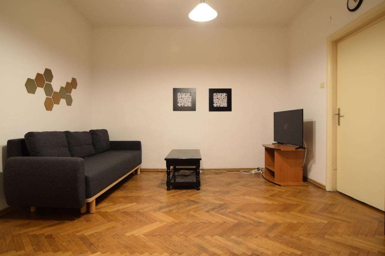 Resedinta Lui Calin - Downtown Park Cismigiu Apartment บูคาเรสต์ ภายนอก รูปภาพ