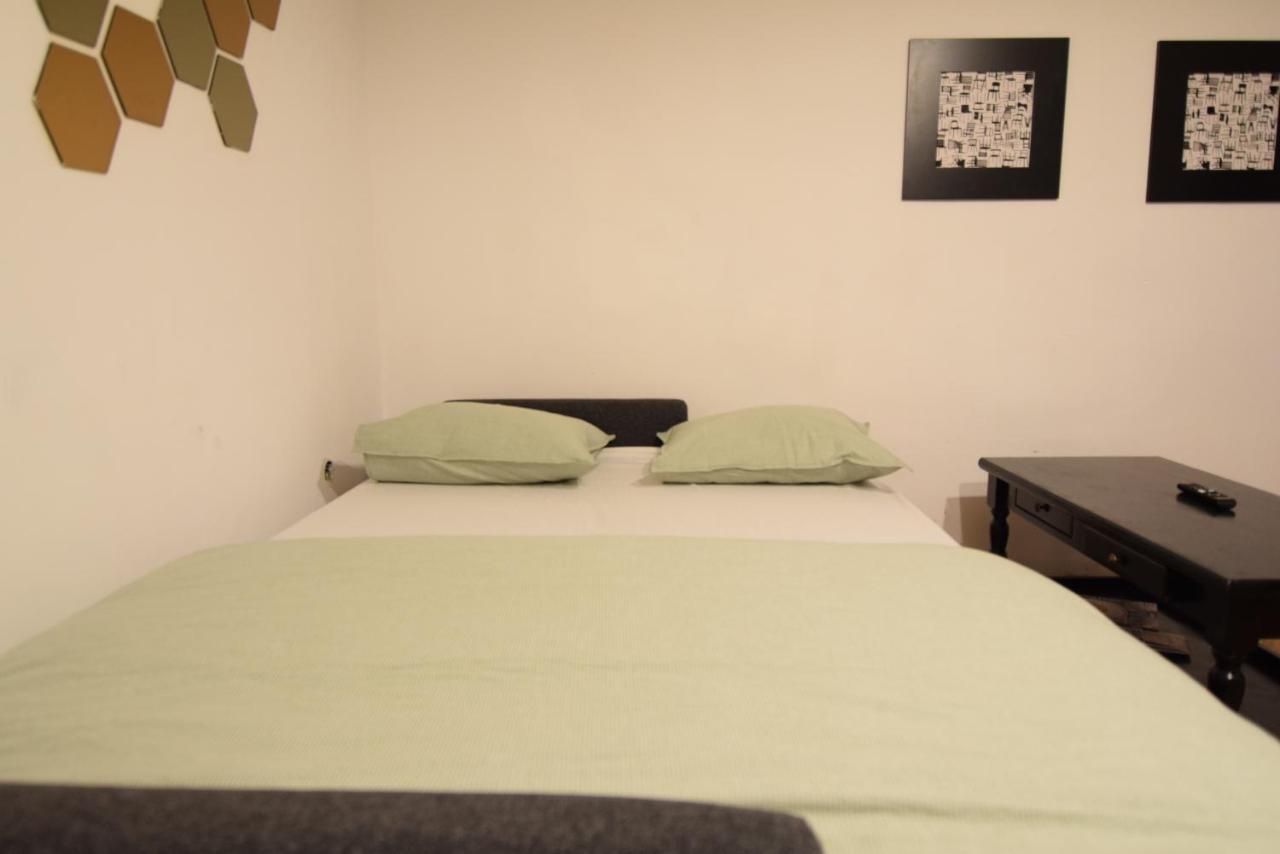 Resedinta Lui Calin - Downtown Park Cismigiu Apartment บูคาเรสต์ ภายนอก รูปภาพ